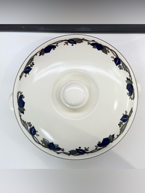 Mikasa Intaglio Arabella Other - Mikasa Intaglio Arabella 2 pc Covered Casserole 9.5 ” x 2.25” - Oven to Table